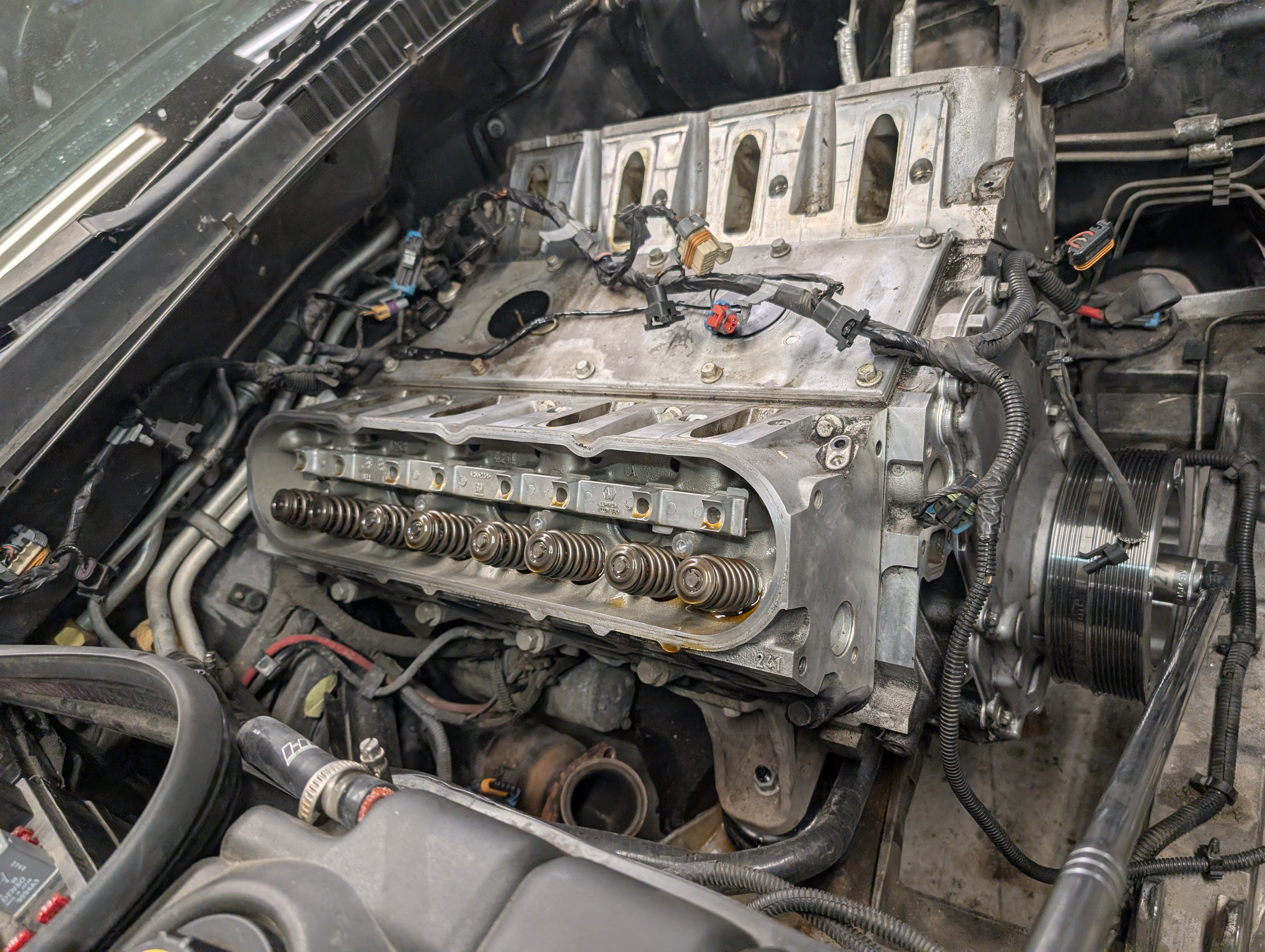 The Dead to Shred LS1 motor with the valve covers removed and the roller rockers removed.