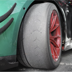 A picture of the new Vitour Sonic tire.