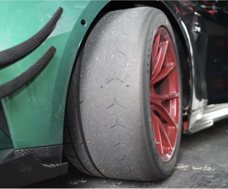 A picture of the new Vitour Sonic tire.