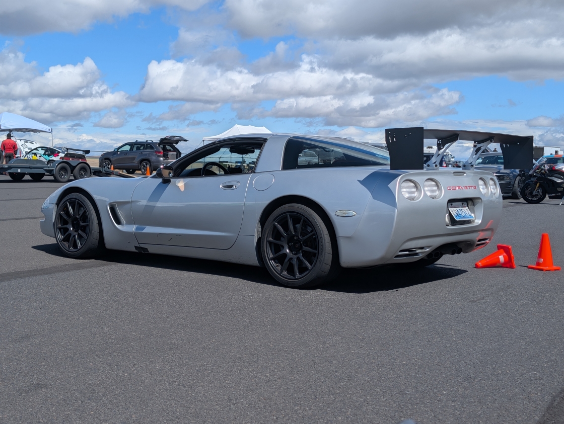 The 2001 Dead to shred grey C5 Corvette with a wing on it